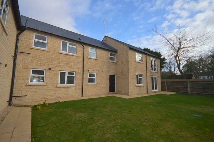 2 Bedroom Flat To Rent In Apartment, Oaken Court, Cricklade Road, Cirencester GL7