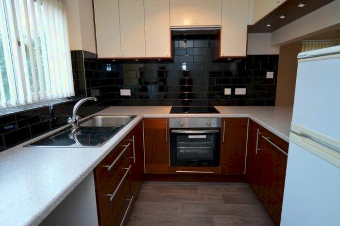 1 Bedroom Flat To Rent In Shay Lane, Wakefield, WF2