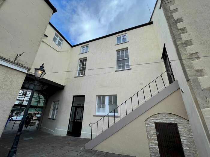 2 Bedroom Flat To Rent In High Street, Shepton Mallet, Somerset, BA4