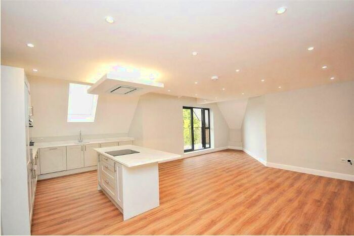 2 Bedroom Penthouse To Rent In Ward Close, South Croydon, CR2