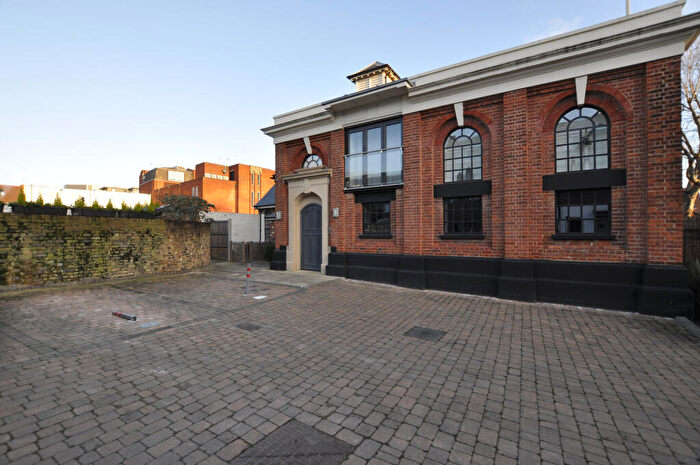 2 Bedroom Flat For Sale In Hall Street, Old Moulsham, Chelmsford, CM2