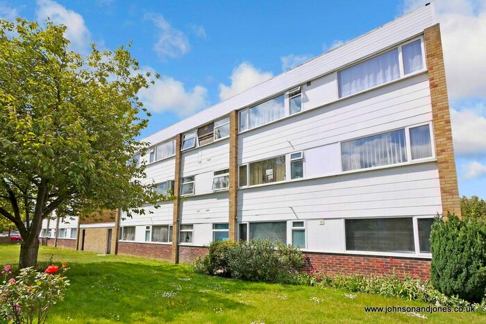 2 Bedroom Flat To Rent In Hazelbank Court, Chertsey, KT16