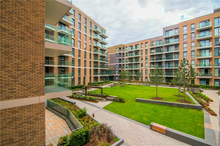 2 Bedroom Apartment To Rent In Queenshurst Square, Kingston Upon Thames, KT2