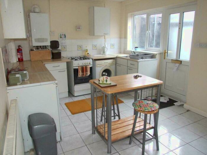 Studio To Rent In Rhymney Terrace, Cathays, Cardiff, CF24