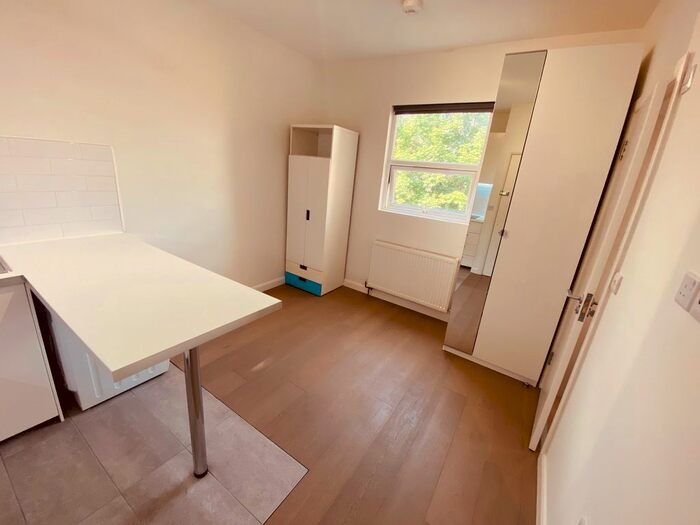 Studio To Rent In Holloway Road, Islington, N7