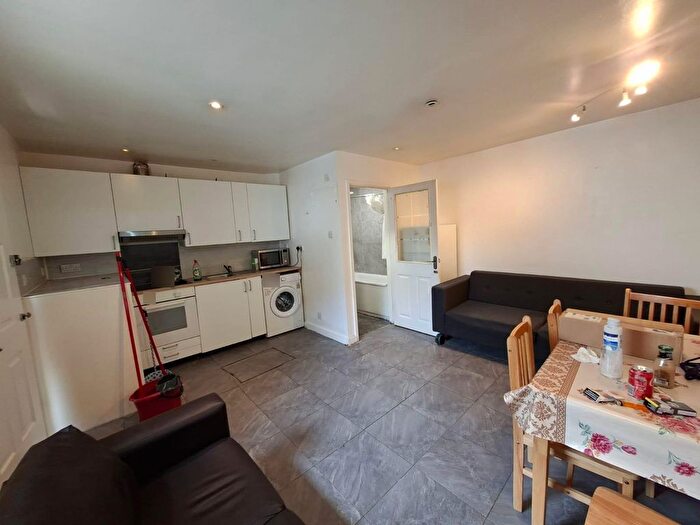 1 Bedroom Flat To Rent In Silver Street, London, N18