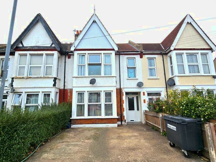 Studio To Rent In Valkyrie Road, Westcliff-On-Sea, SS0