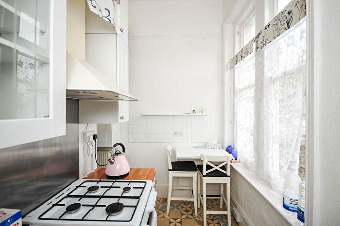 1 Bedroom Flat To Rent In Overcliffe, Gravesend, Kent, DA11