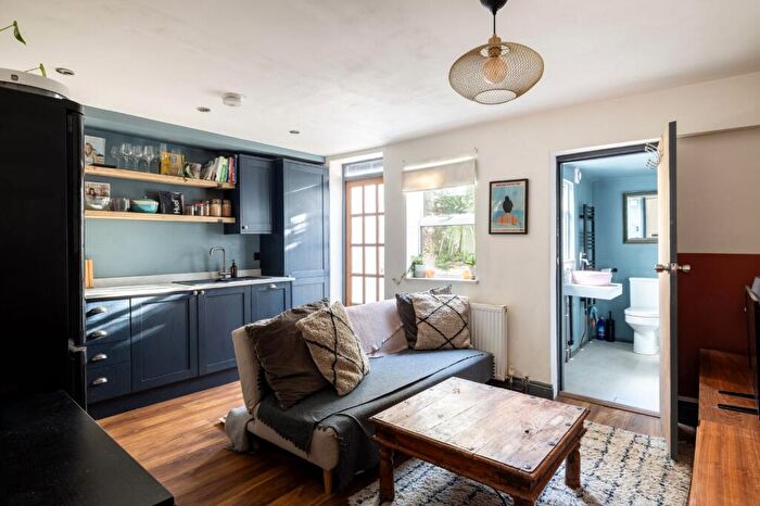 1 Bedroom Flat To Rent In Livingstone Road, Hove, BN3