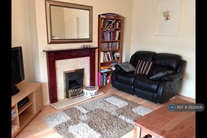 3 Bedroom Semi-Detached House To Rent In Avebury Grove, Birmingham, B30