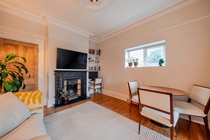 1 Bedroom Flat For Sale In Longley Road, London, SW17
