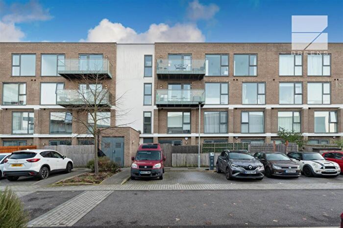 2 Bedroom Flat For Sale In Hickman Avenue, London, E4