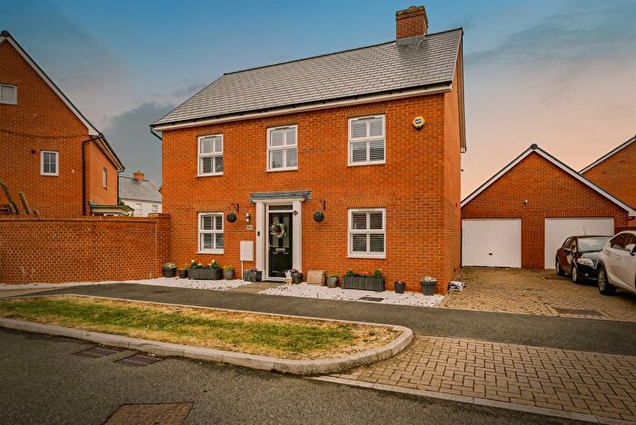 4 Bedroom Detached House For Sale In Maybrick Road, Broughton, Aylesbury, HP22