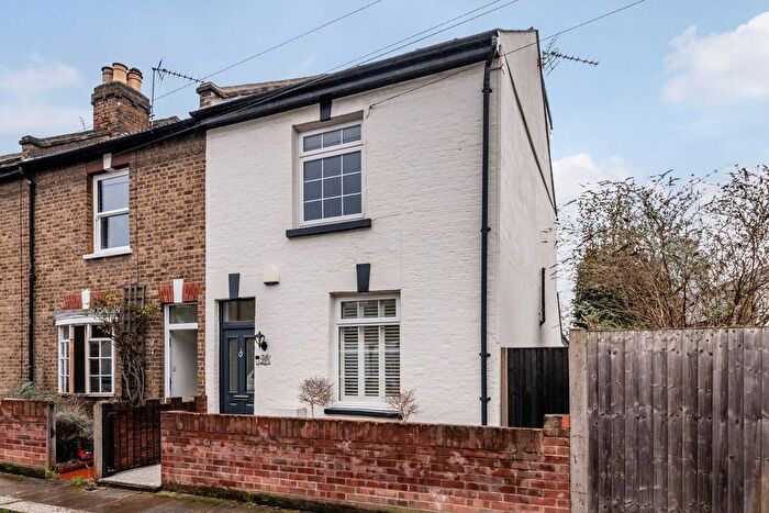 3 Bedroom Property For Sale In Enfield Road, Brentford, TW8