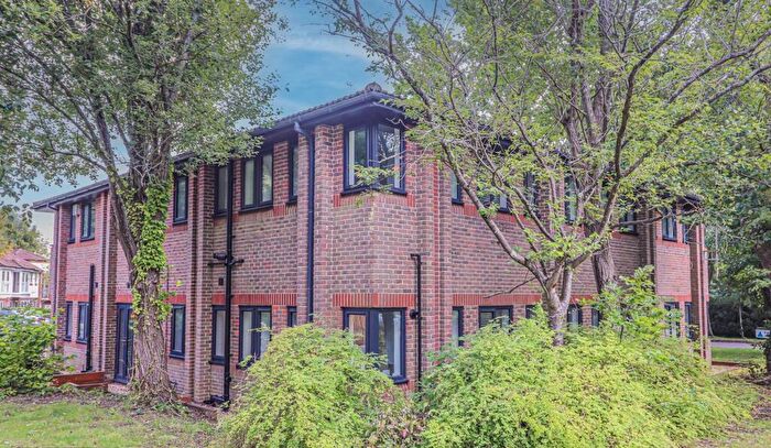 2 Bedroom Flat To Rent In Parklands, Denmead, PO7