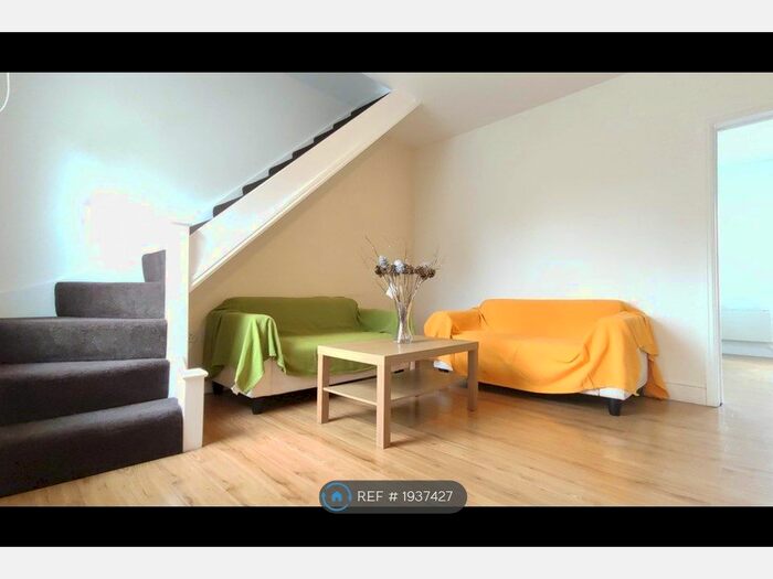 2 Bedroom Flat To Rent In Clayton Road, Hayes, UB3