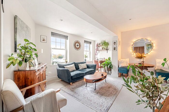 1 Bedroom Flat For Sale In High Street, Esher, KT10