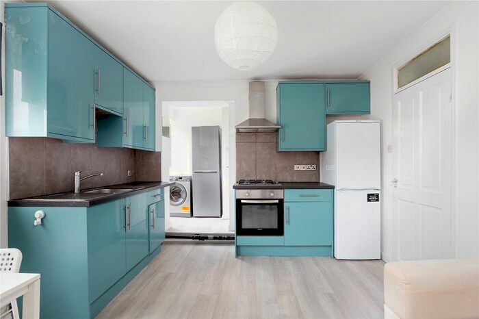 4 Bedroom Flat To Rent In Sir Alexander Road, London, W3