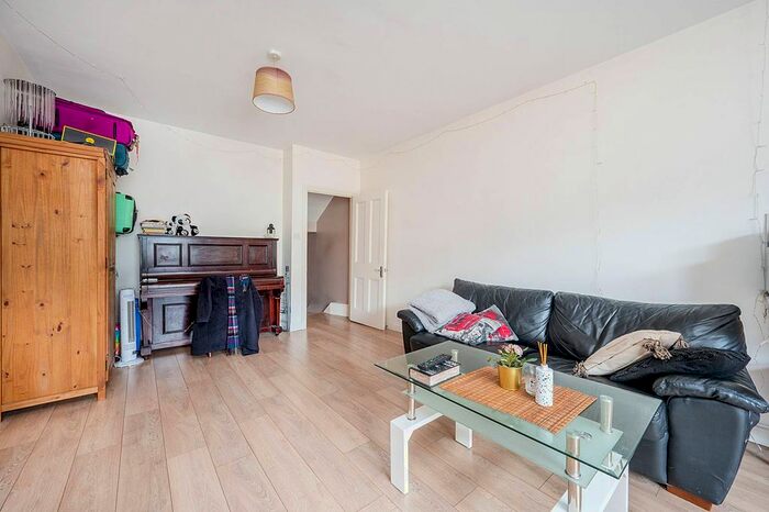 2 Bedroom Flat To Rent In Chiswick High Road, Chiswick, London, W4