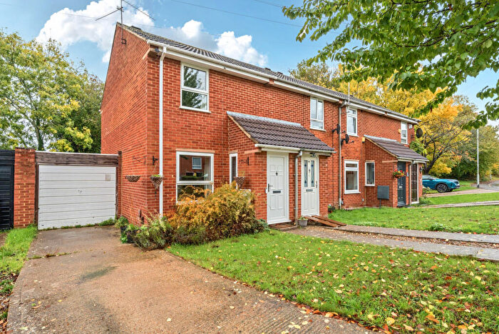 2 Bedroom End Of Terrace House For Sale In Pottery Road, Tilehurst, Reading, Berkshire, RG30