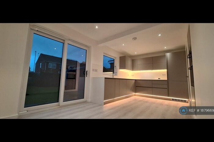 3 Bedroom Detached House To Rent In White Hart Road, Fair Oak, Eastleigh, SO50