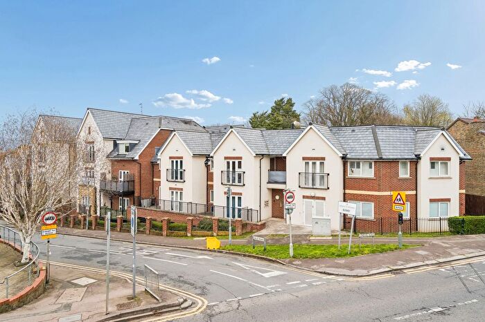 2 Bedroom Flat For Sale In Vale Road, Bushey, WD23
