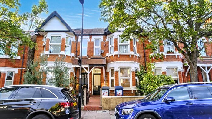 2 Bedroom Flat For Sale In Flat, Elthorne Avenue, Hanwell, London, W7