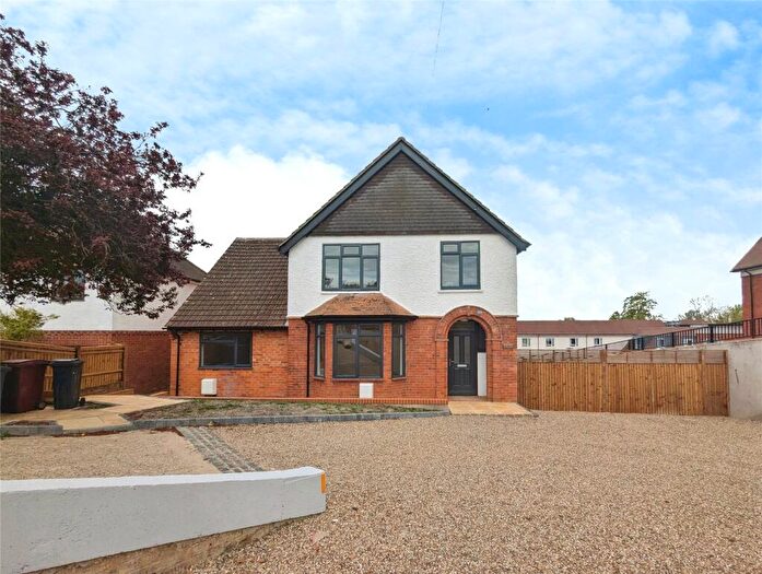 3 Bedroom Semi Detached House For Sale In Henley Road, Caversham, Reading, RG4