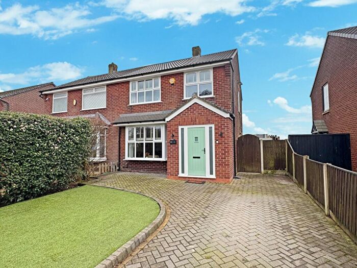 3 Bedroom Semi Detached House For Sale In Lee Bank, Westhoughton, BL5