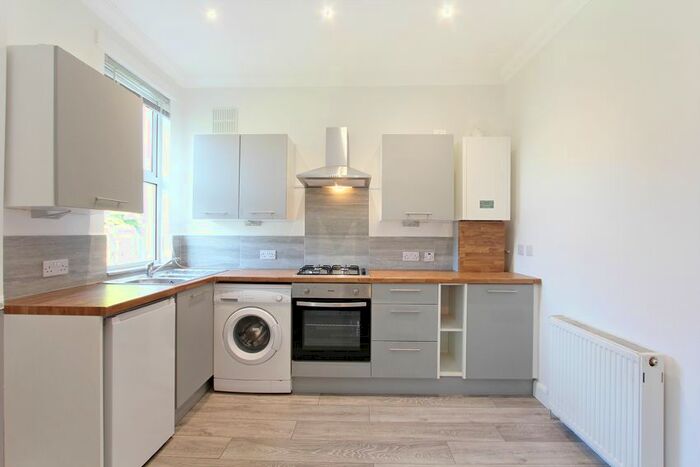 1 Bedroom Flat To Rent In Robinson Road, Colliers Wood, London, SW17