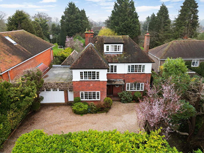 4 Bedroom Detached House For Sale In Mill Hill, Shenfield, CM15