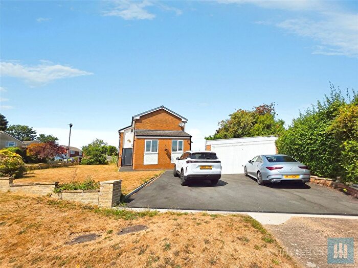 4 Bedroom Detached House For Sale In Henley Avenue, Dewsbury, West Yorkshire, WF12
