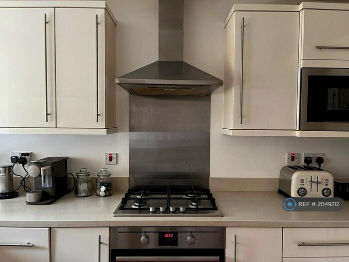 1 Bedroom Flat To Rent In Findlay Mews, Marlow, SL7