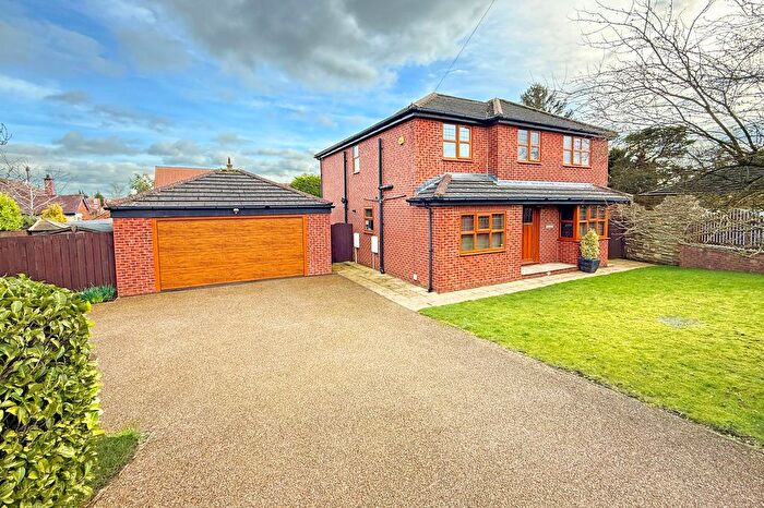 4 Bedroom Detached House For Sale In Otley Road, Killinghall, HG3