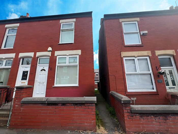 2 Bedroom End Of Terrace House To Rent In Lowfield Road, Stockport, SK3