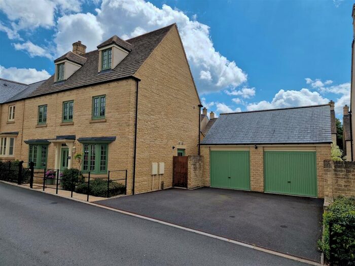 5 Bedroom Detached House For Sale In Pembroke Park | Cirencester, GL7