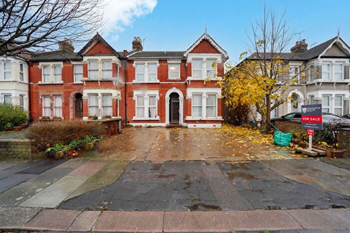 2 Bedroom Flat For Sale In Aberdour Road, Ilford, IG3