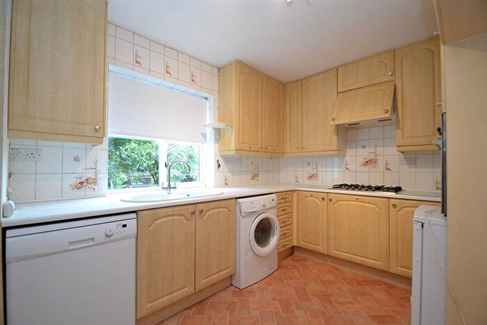 2 Bedroom Flat To Rent In Broadhurst Avenue, Edgware, Greater London, HA8