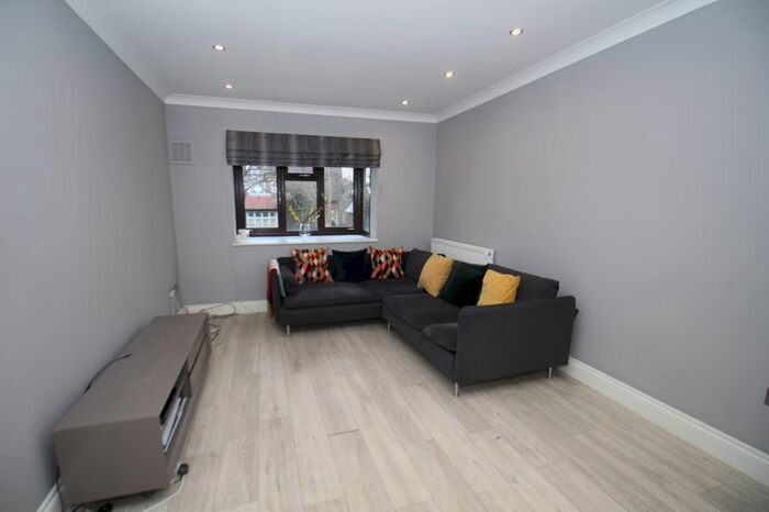 2 Bedroom Flat To Rent In Burlington Road, London, W4