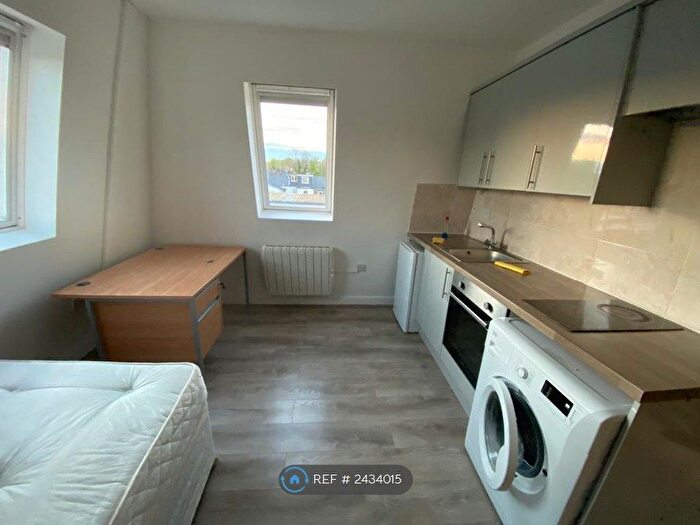 Studio To Rent In Haringey, London, N8