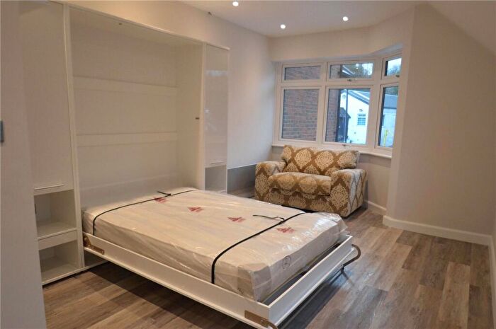 Apartment To Rent In Whytecliffe Road South, Purley, Surrey, CR8