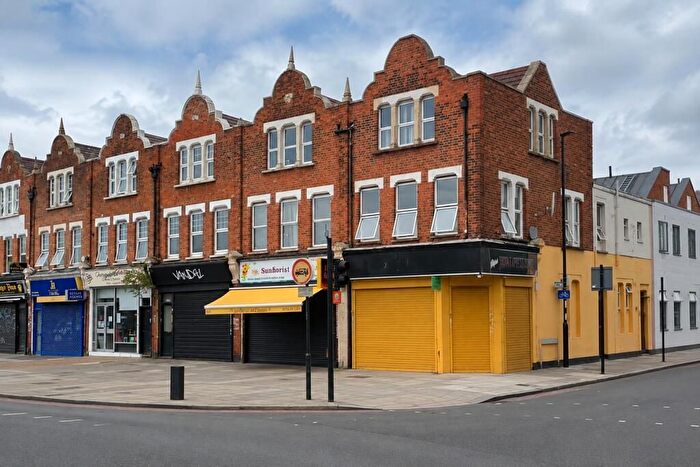 Studio To Rent In Bromley Road, London, SE6
