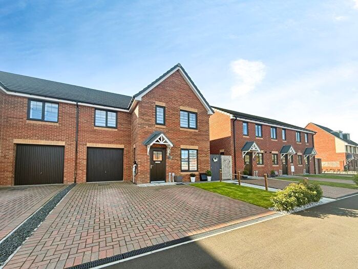 3 Bedroom Semi Detached House For Sale In Grayling Way, Ryton, NE40