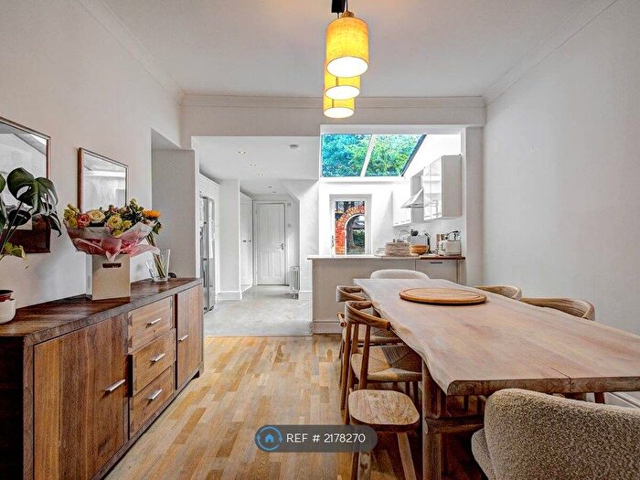 4 Bedroom Semi-Detached House To Rent In Lidgate Grove, Manchester, M20