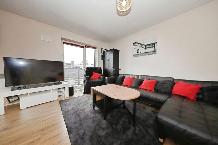 2 Bedroom Flat For Sale In Broad Gauge Way, Wolverhampton, West Midlands, WV10