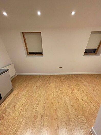 1 Bedroom Flat To Rent In High Street, Hounslow, TW3