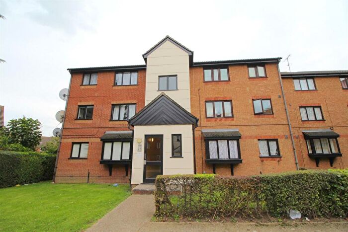 1 Bedroom Flat To Rent In Plowman Close, Edmonton, N18