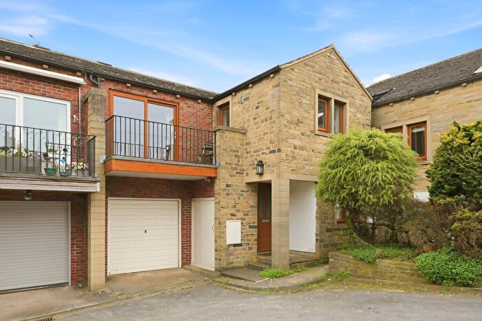 3 Bedroom Semi Detached House For Sale In Kaye Lane, Huddersfield, HD5