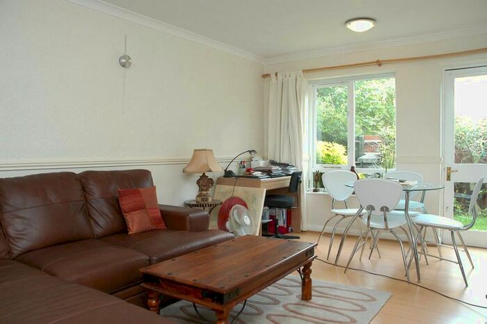 1 Bedroom Flat To Rent In Baltic Court, Rotherhithe, London, SE16