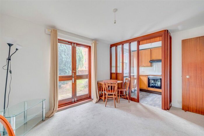 1 Bedroom Flat To Rent In Mayfield Road, London, W12